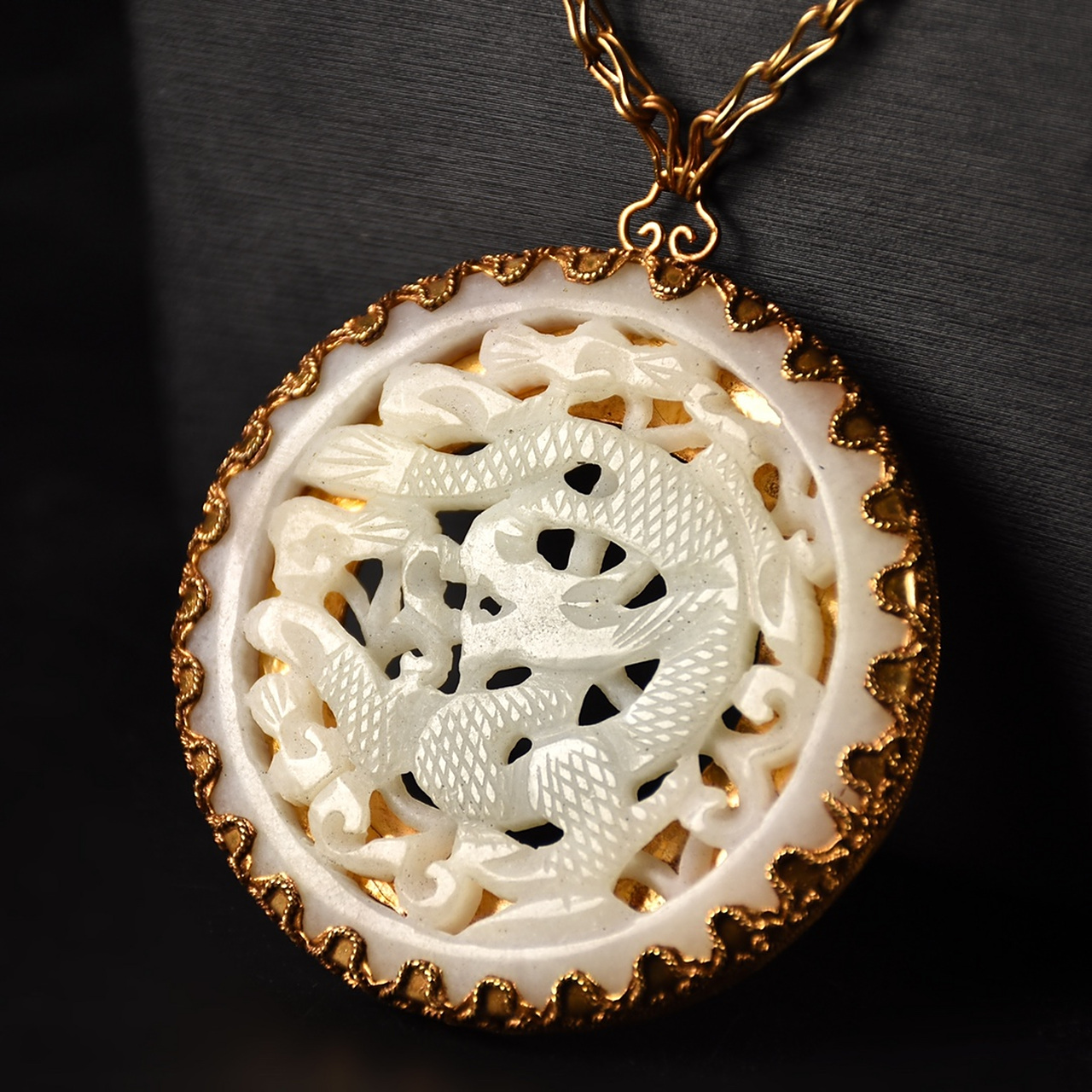 珍品旧藏和和田玉包金挂坠项链,做工精细,纯手工制作,重量:45克,长度