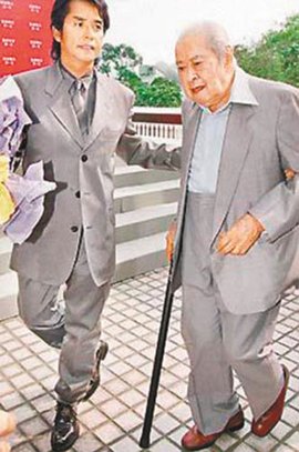 谭江柏  