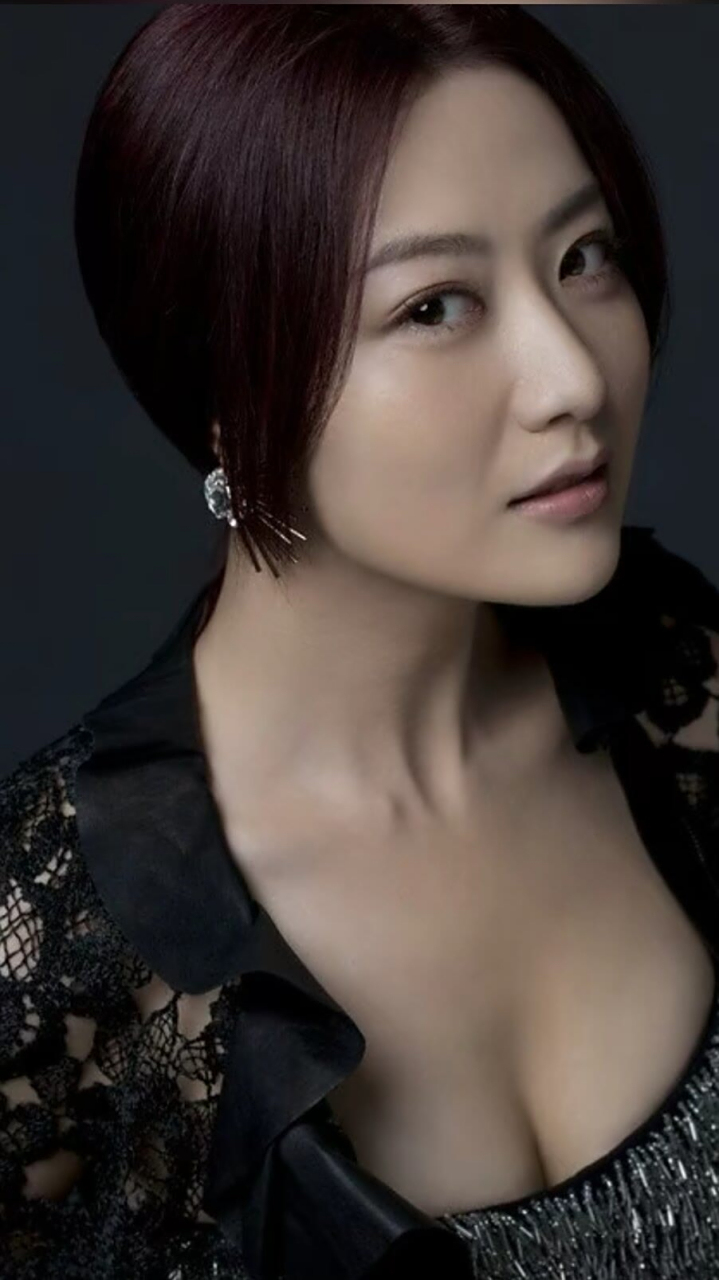 白冰(michelle),原名陈东,1986年5月2日出生于陕西省西安市,中国内地