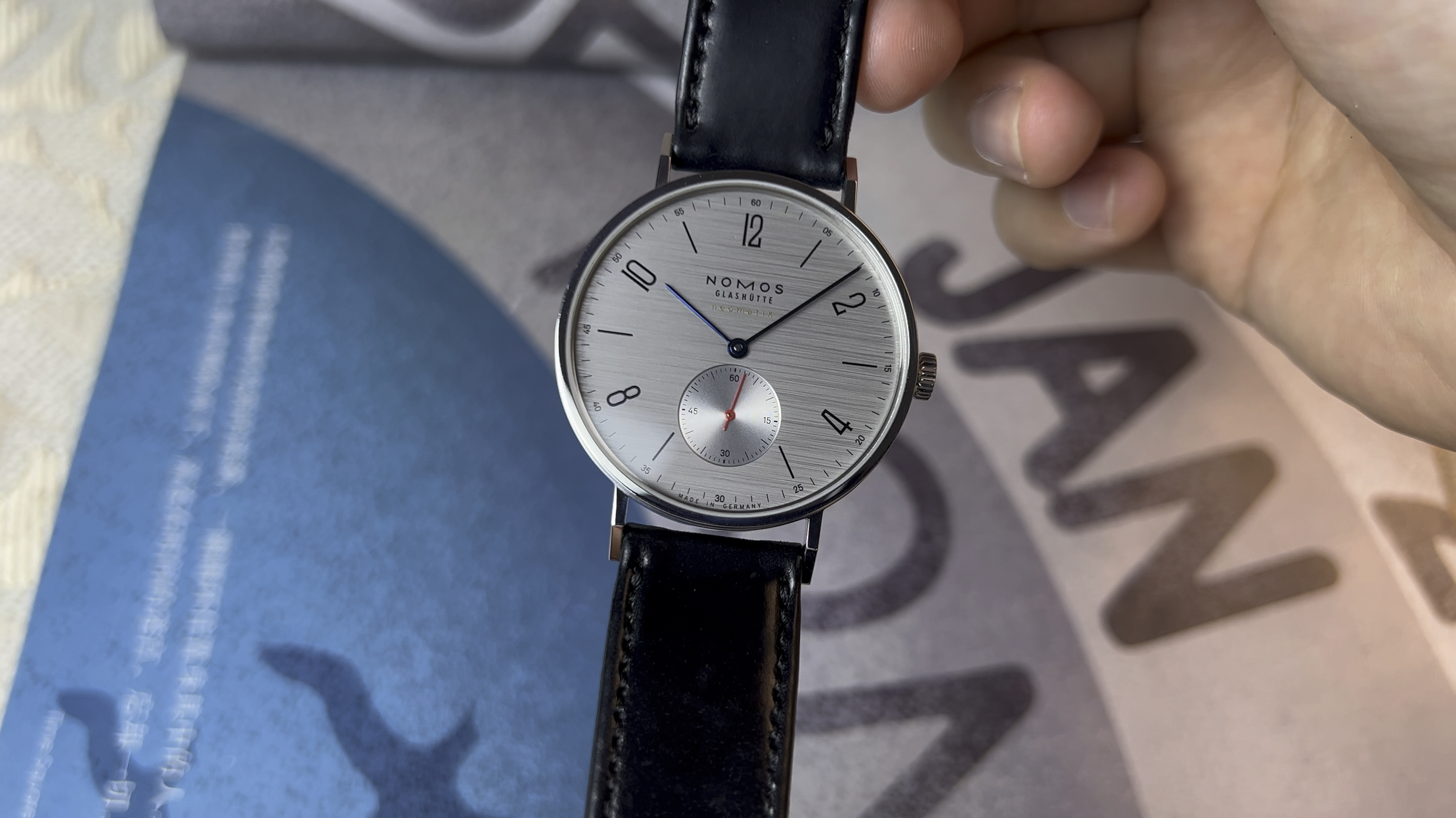 [图]Nomos Tangente系列At Work 141自动机械腕表