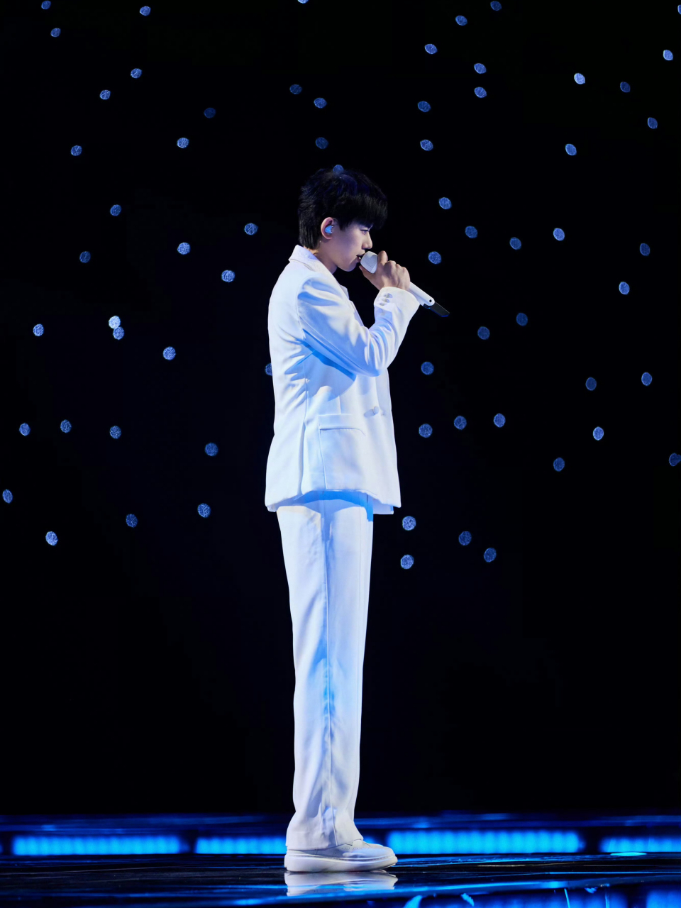 又被张杰装到了 一个简简单单的小杀球,已经让常石磊预判到张杰的歌迷