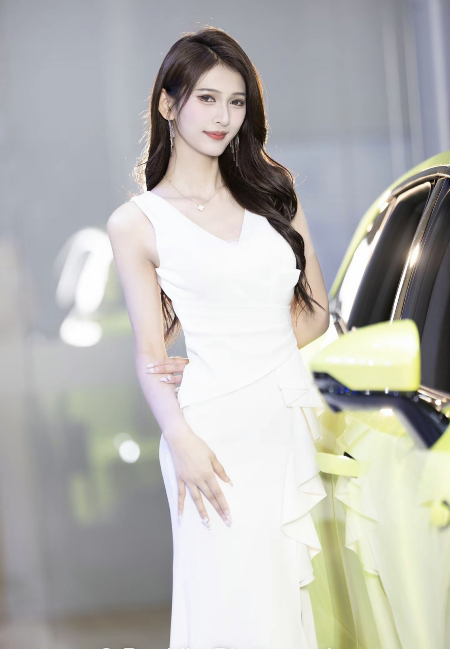 2023成都国际车展,远航汽车展台美女车模  蔡悦,22岁,身高176厘米