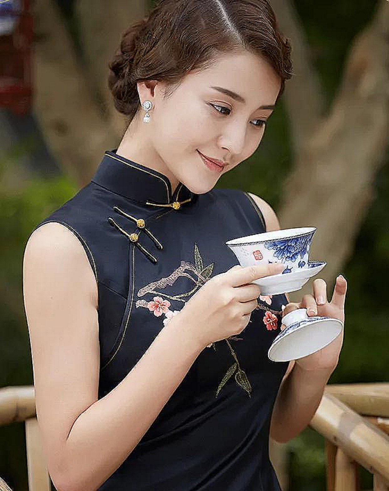 穿上旗袍,做风姿绰约的女子