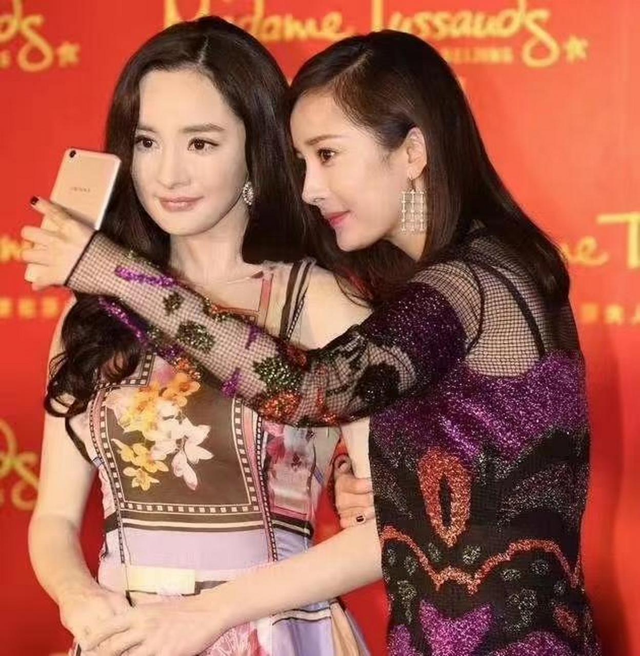 杨幂和她的蜡像,傻傻的分不清楚哪个是真人啊!