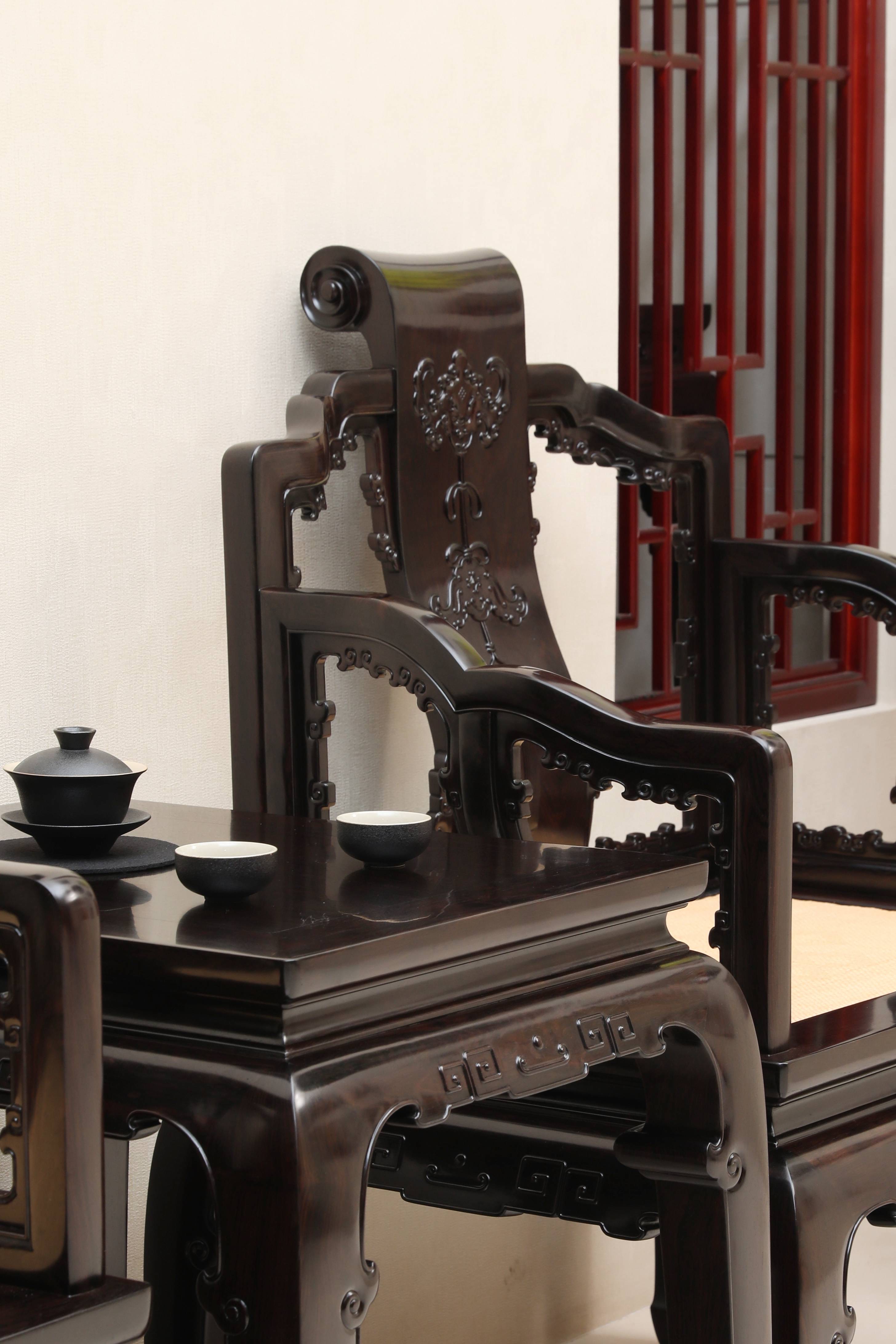 紫光檀卷书式搭脑福馨太师椅