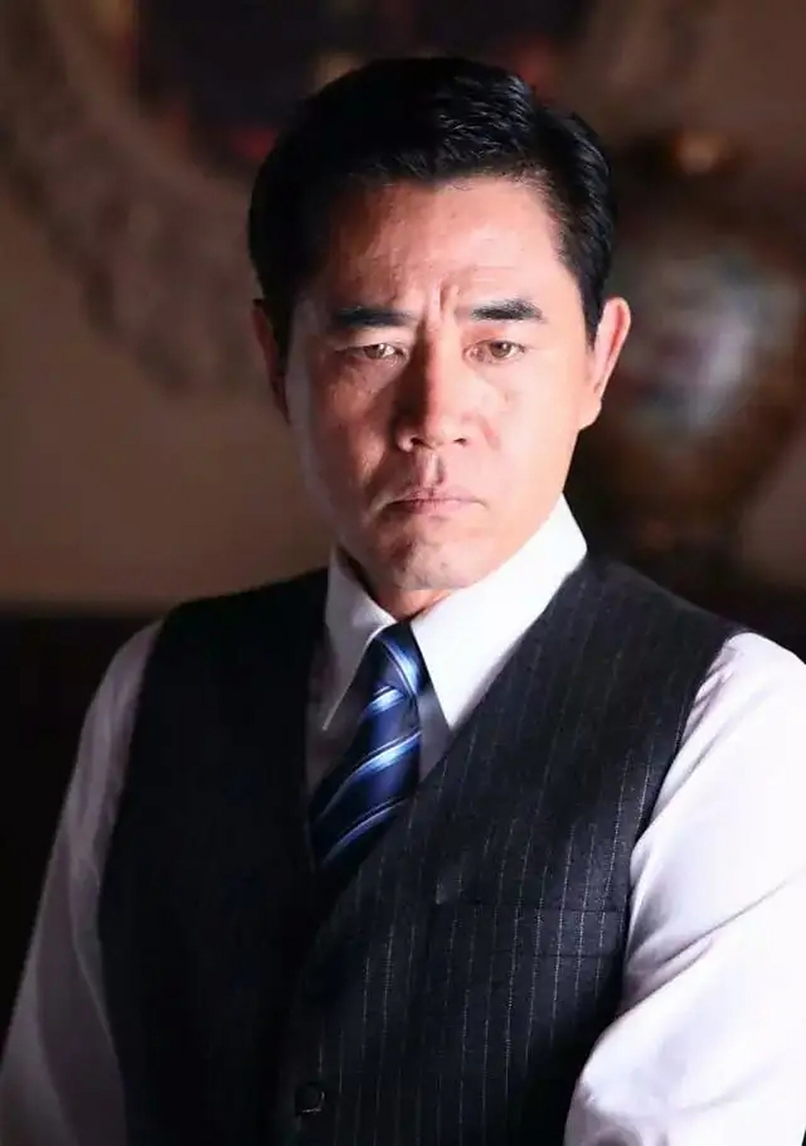 陈宝国,男,1956年3月9日出生于天津,国家一级演员,毕业于中央戏剧学院