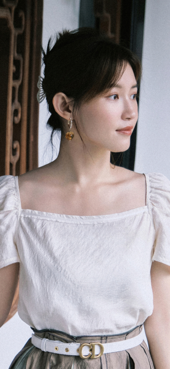 古典气质美女苏青园林写真