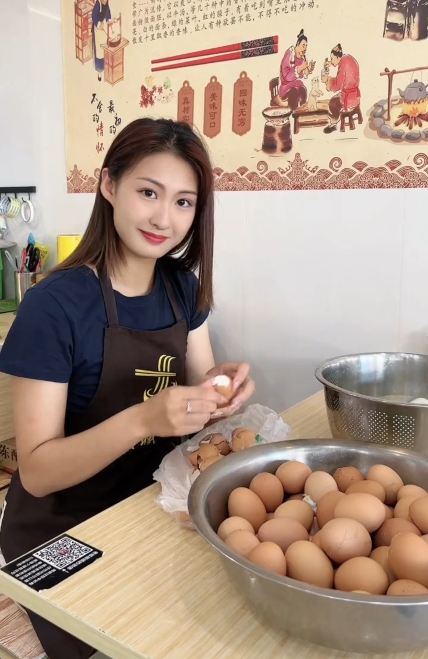 我是一个爱吃鸡蛋的女孩,从小到大就愿意吃鸡蛋,每次吃饭都要吃一个