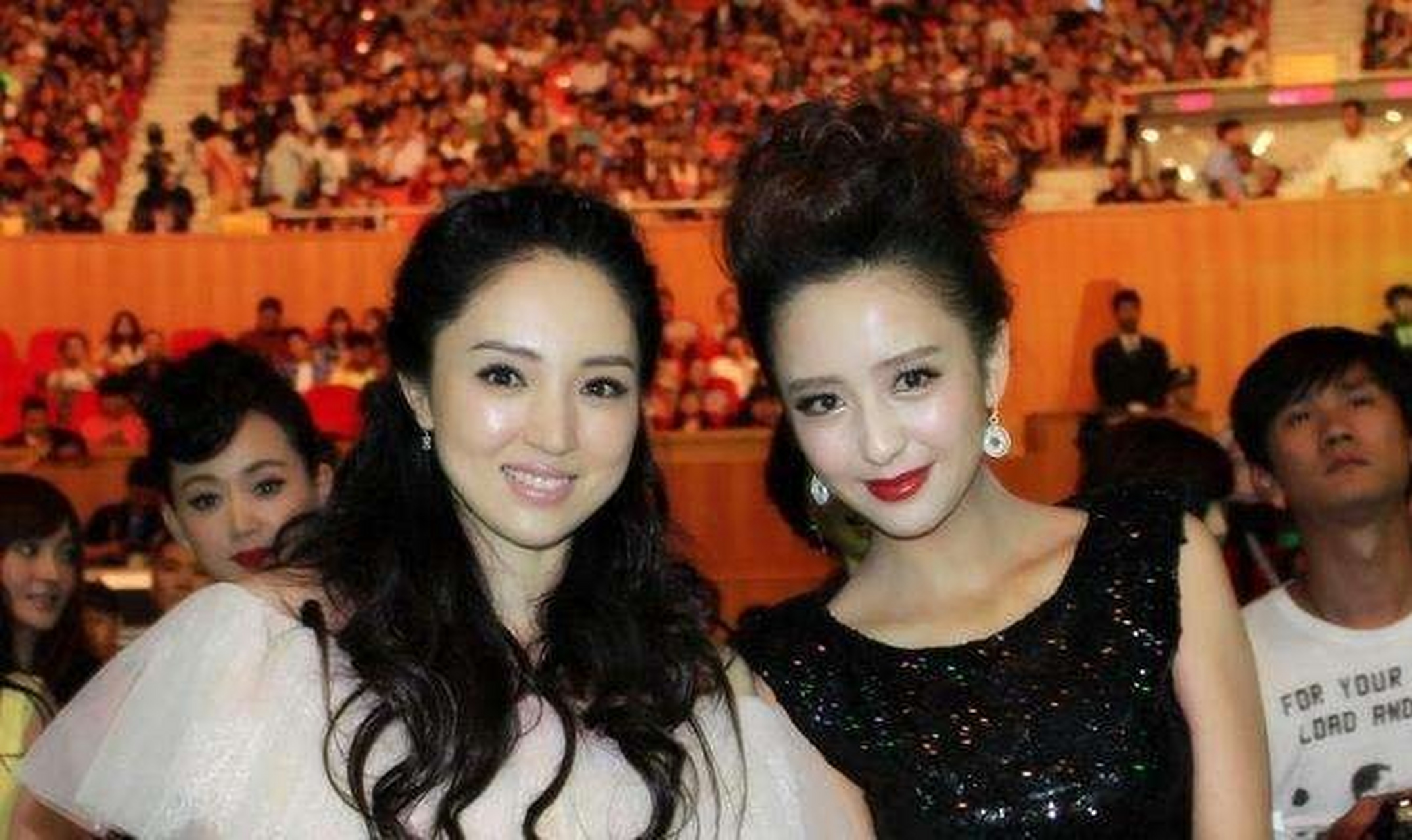 佟丽娅确实适合浓妆,很艳丽漂亮