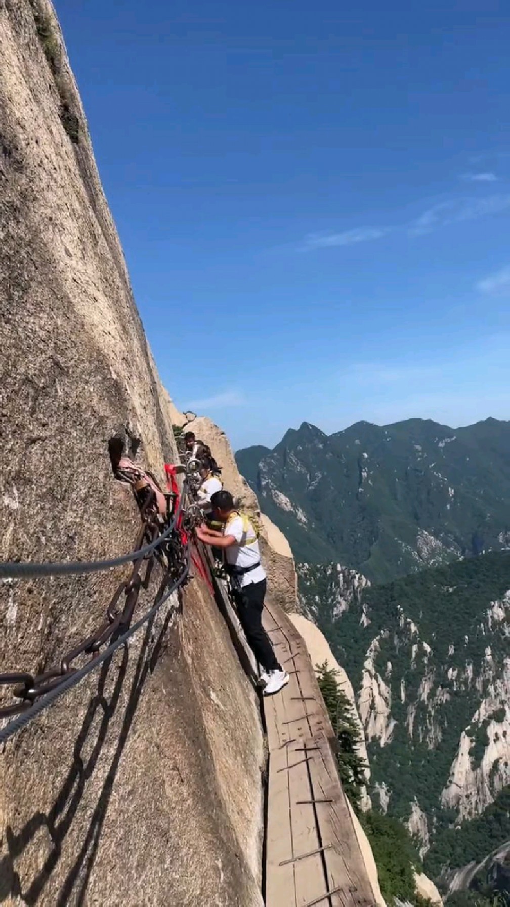 华山长空栈道,勇敢者挑战的游戏