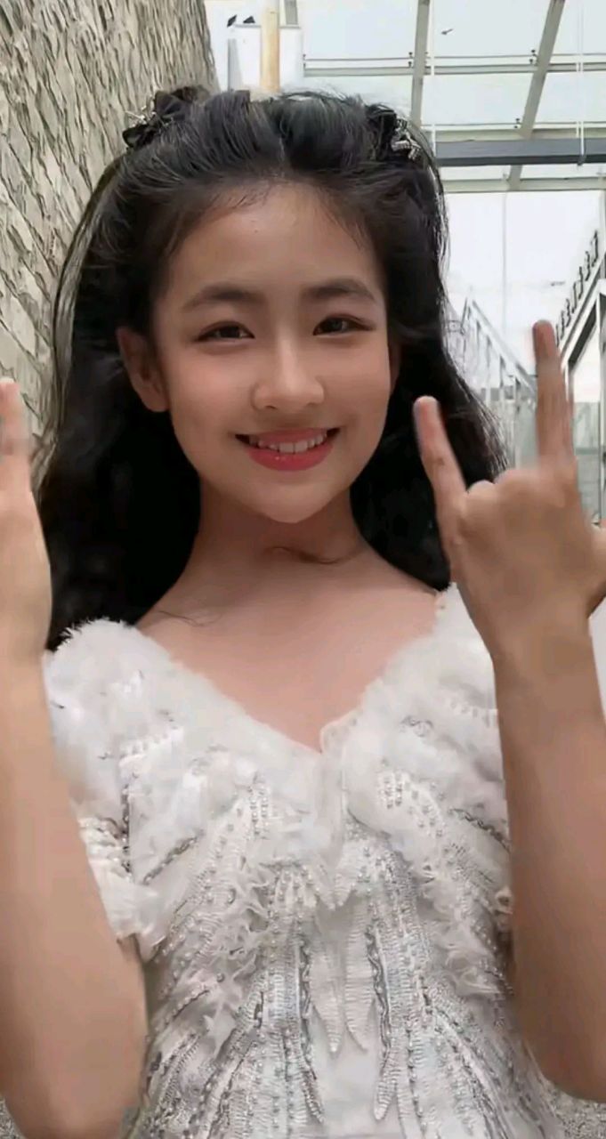 《潜行者》乐言扮演者李熙媛不得了,14岁已参演10部作品  热播谍战剧