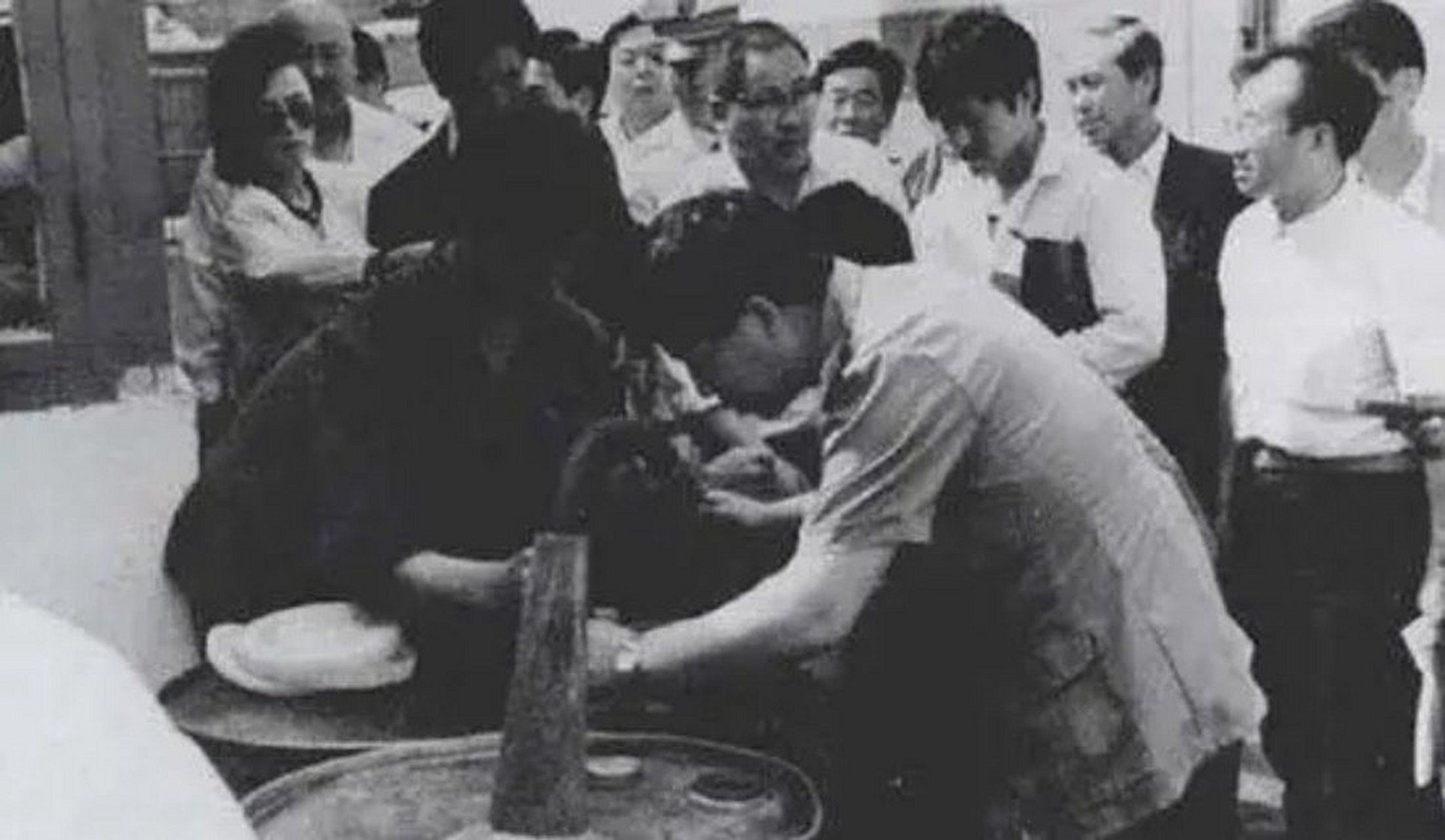 1984年3月,公交车司机王洪成,向全中国宣布,发明了"水变油,"经过部分