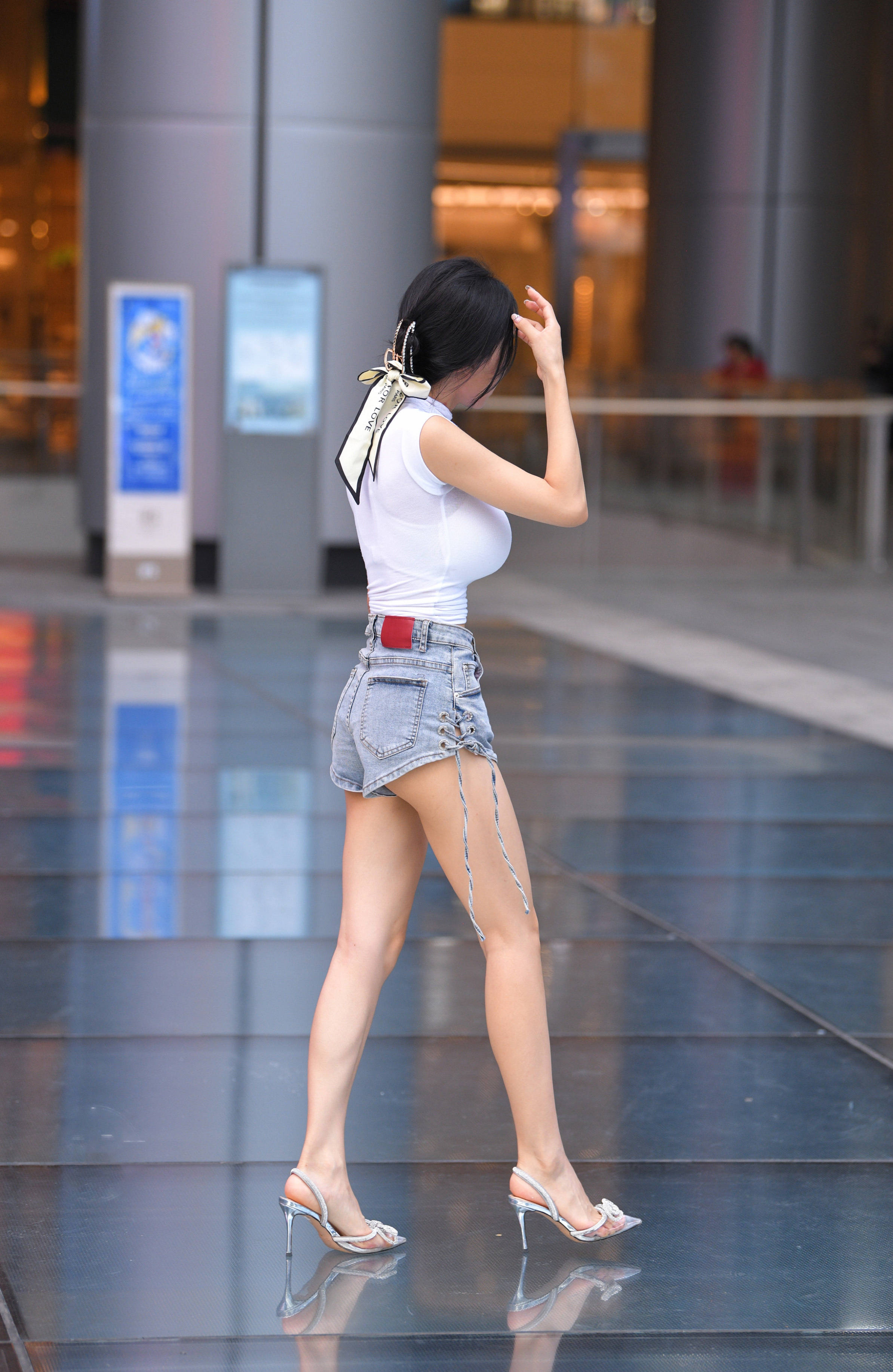 街拍:这身材不科学啊