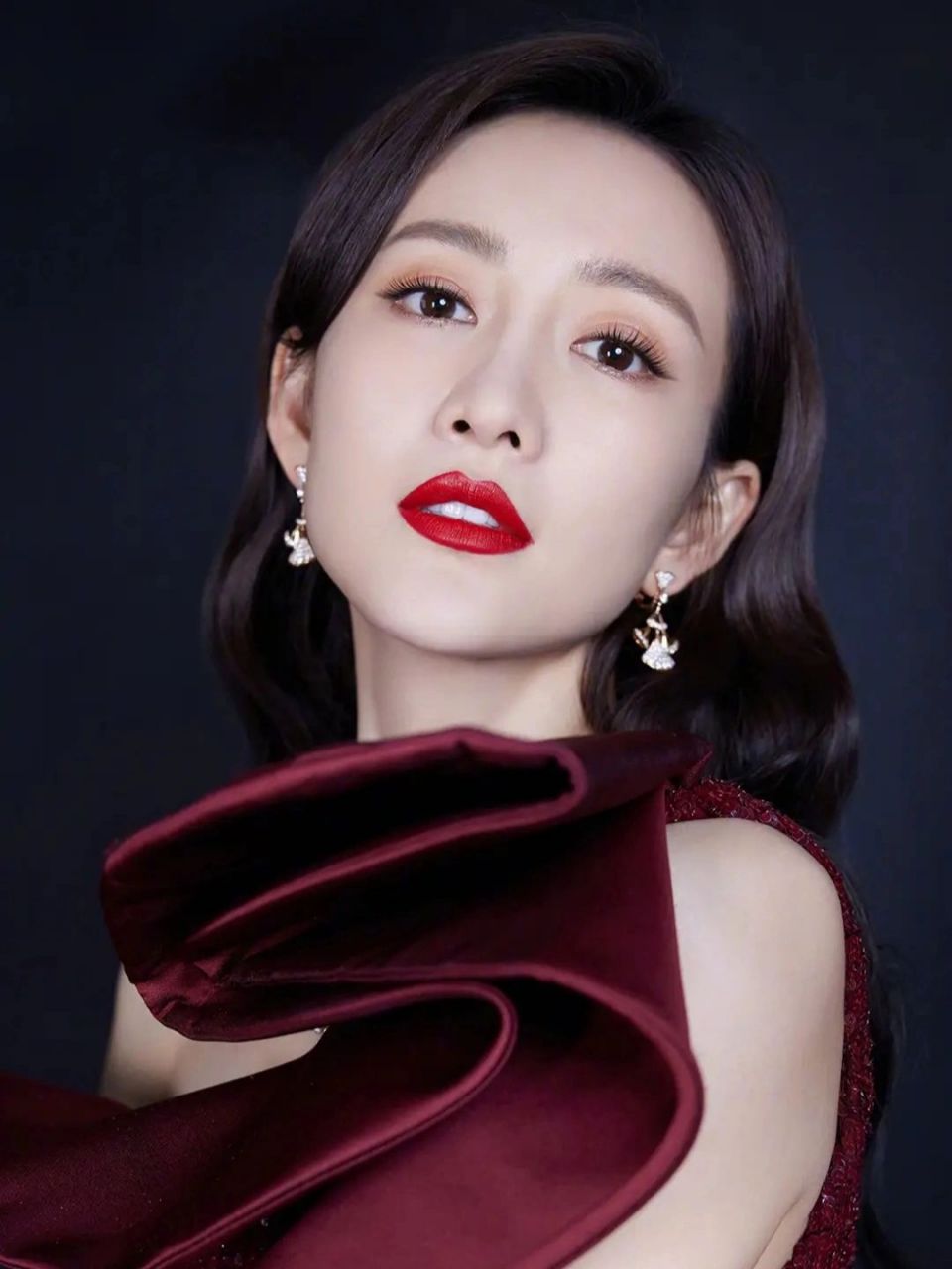 无敌御姐烈焰红唇大美女——明艳动人的王鸥