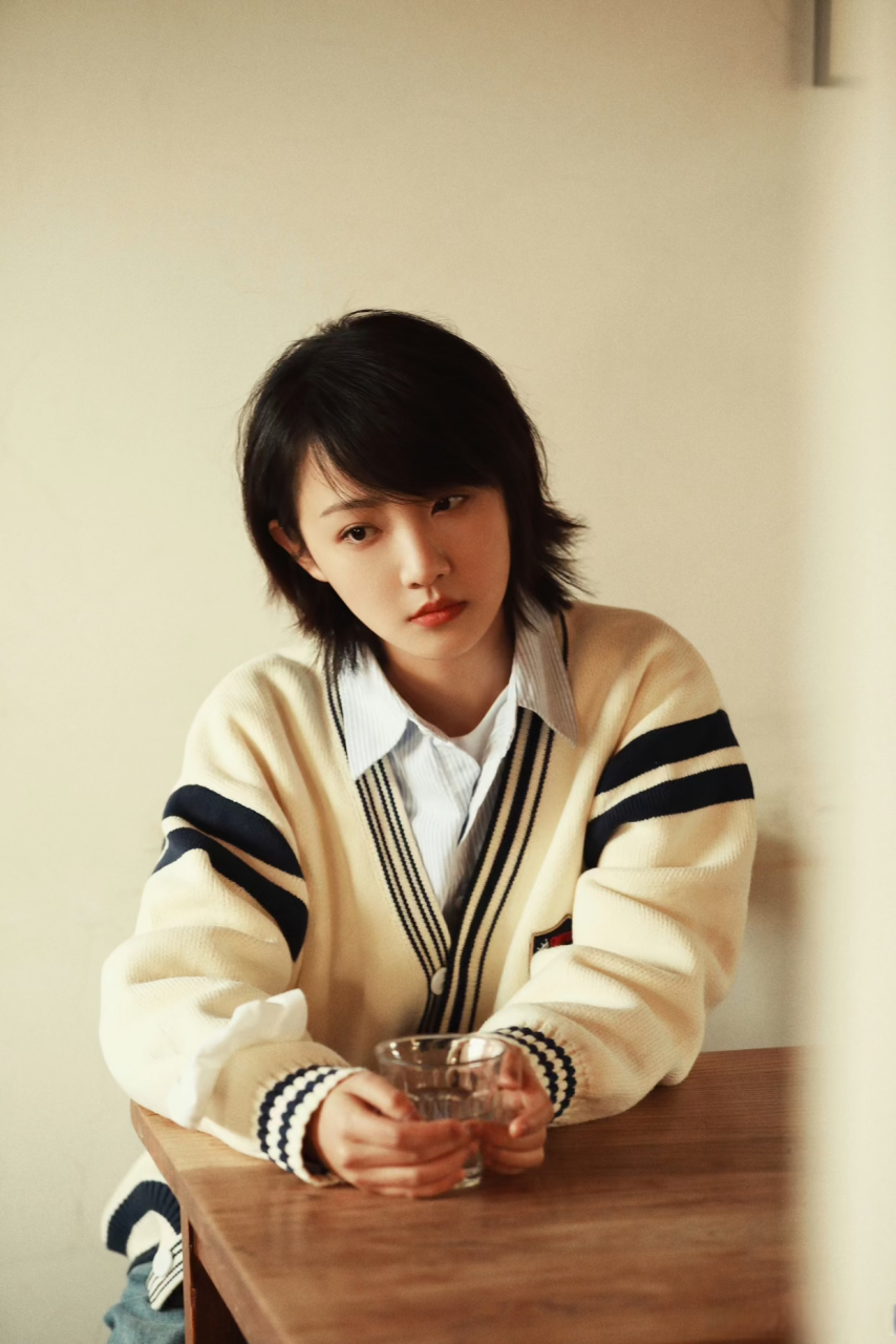 吴佳怡短发也很美