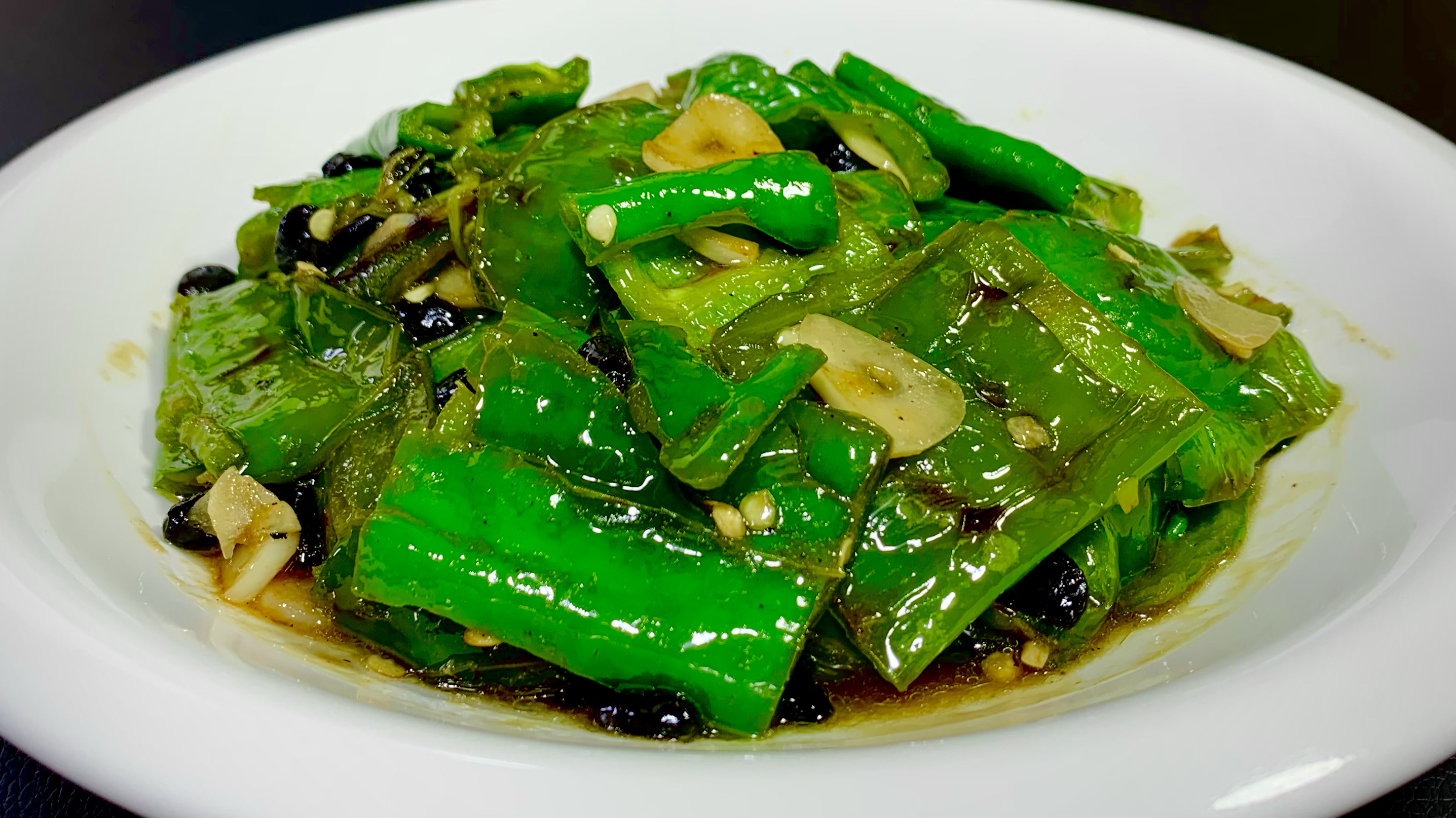 这才是虎皮青椒最正宗做法,好吃不油腻,香味过瘾下酒又下饭好香