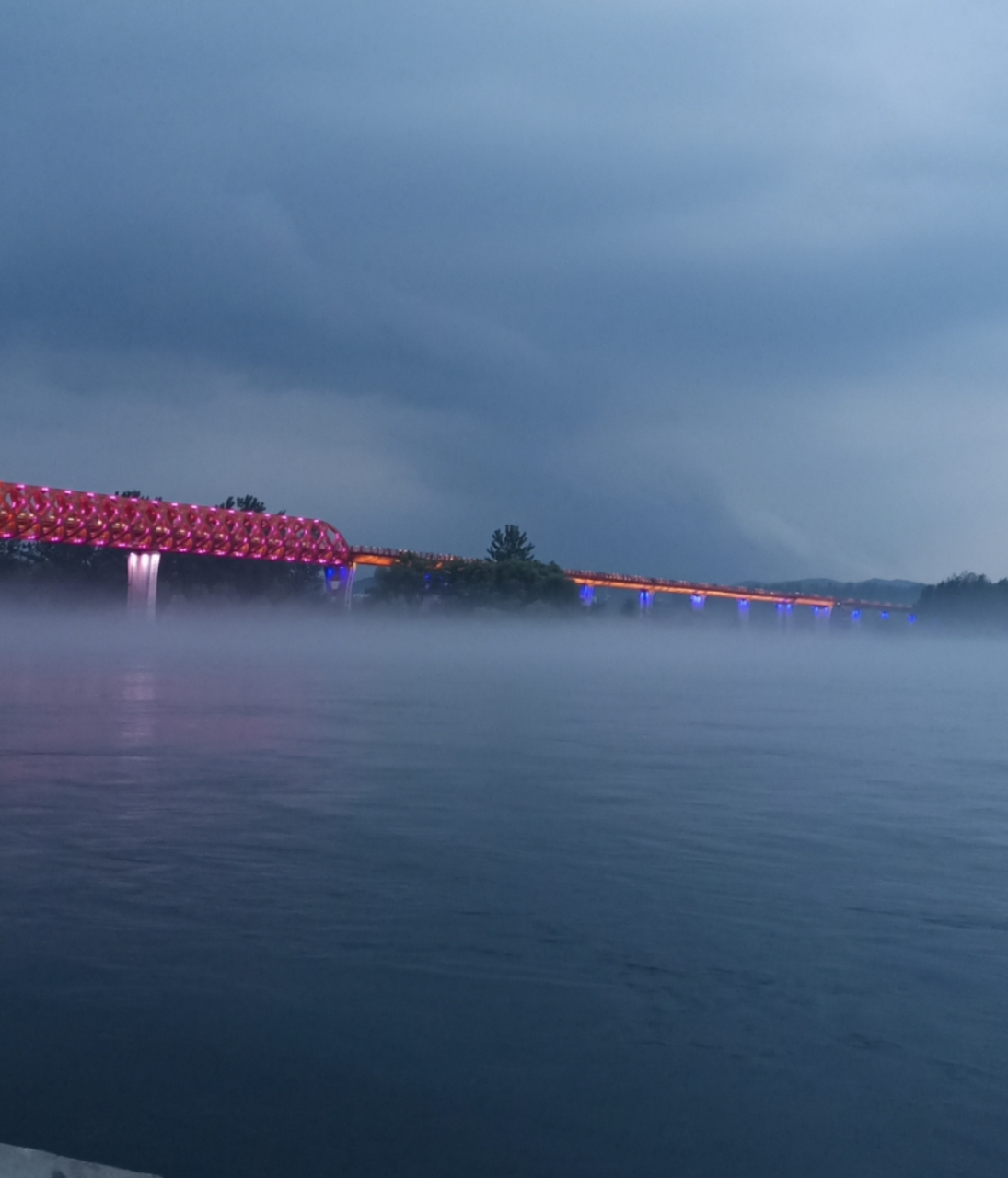去年六月六号弟弟和媳妇离婚了,有两个女儿,大女儿跟妈妈,小女儿给