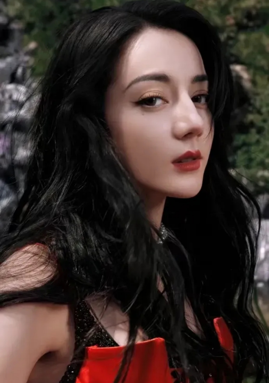 迪丽热巴 美神降临  又是一套绝美妆造!