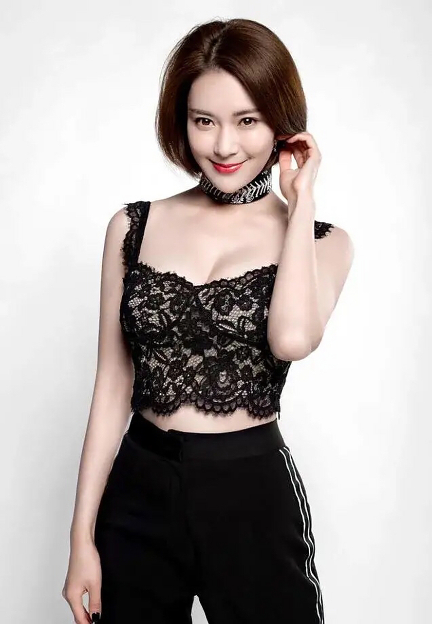 爆款练习生# 大美女胡然 胡然丰满圆润,性感迷人,妩媚多姿,楚楚动人