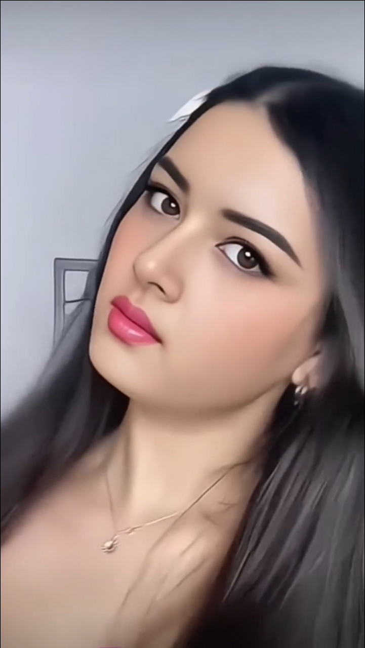 这位外国美女的脸,是一张标准的欧美女明星脸