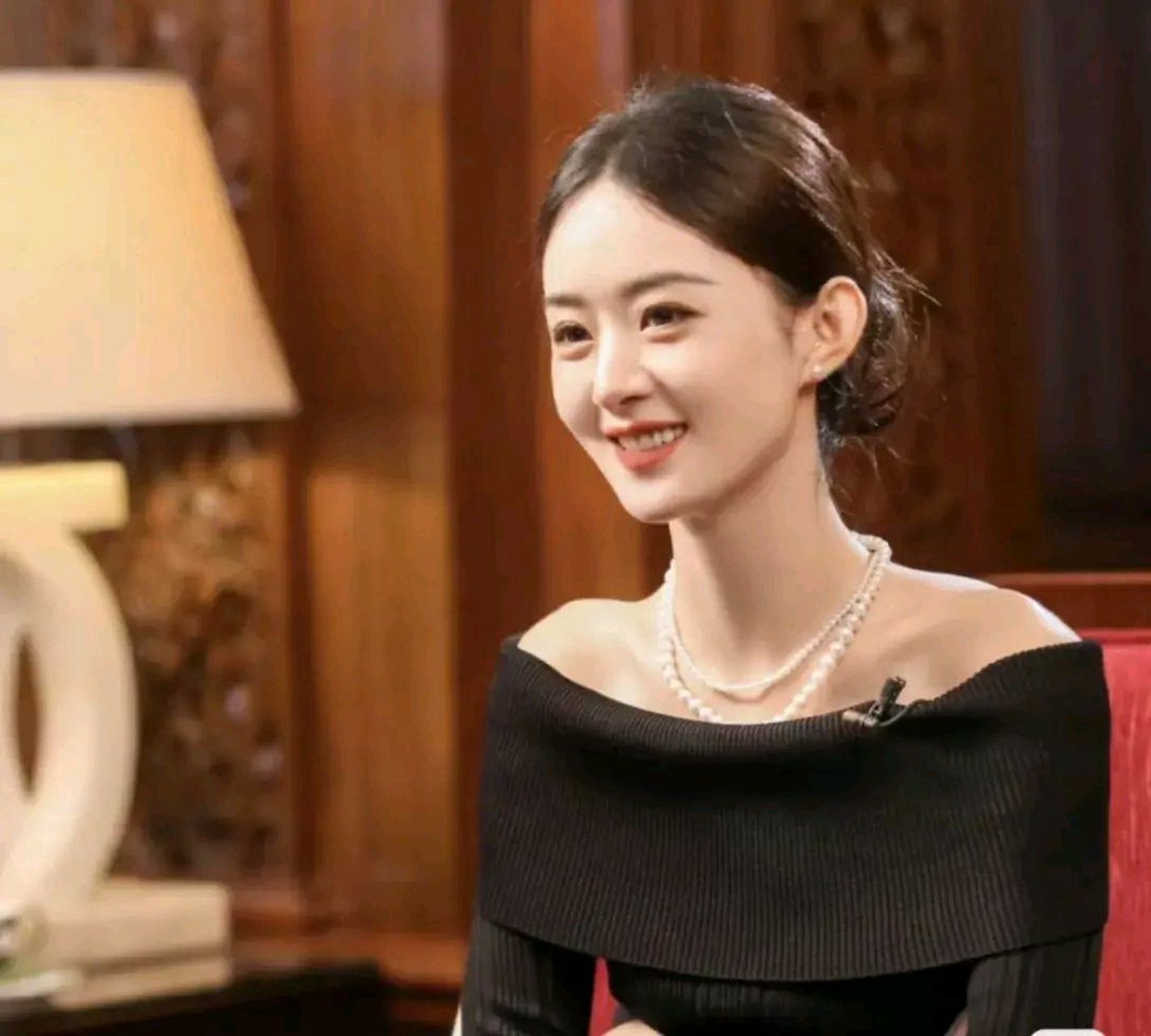 赵丽颖在可凡倾听里说道:"我没有靠山,自己就是山;我没有天下,自己打