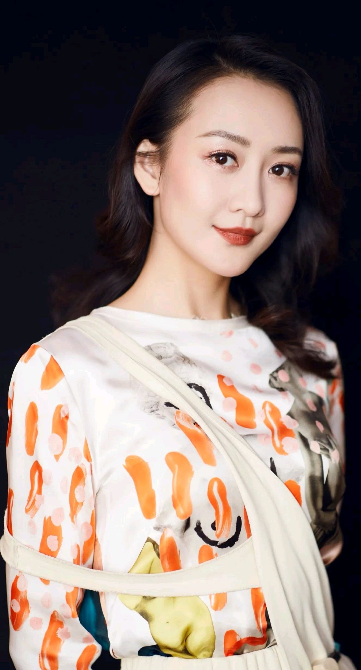 气质美女王鸥高清写真,肤白貌美,性感迷人!