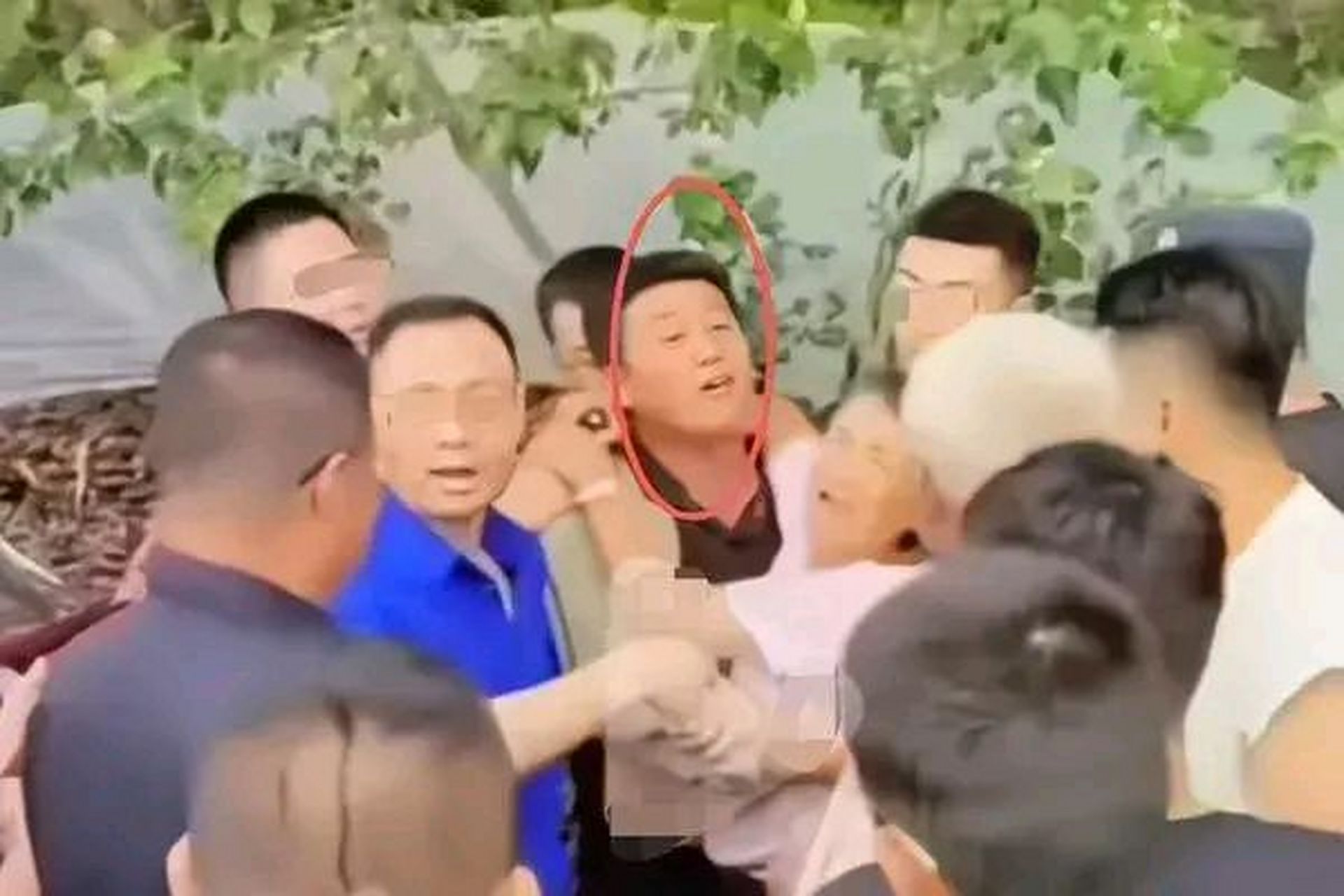 辽宁海城杀妻跟丈母娘案后续,嫌疑人李恩胜接受记者采访,说出鲜为人知