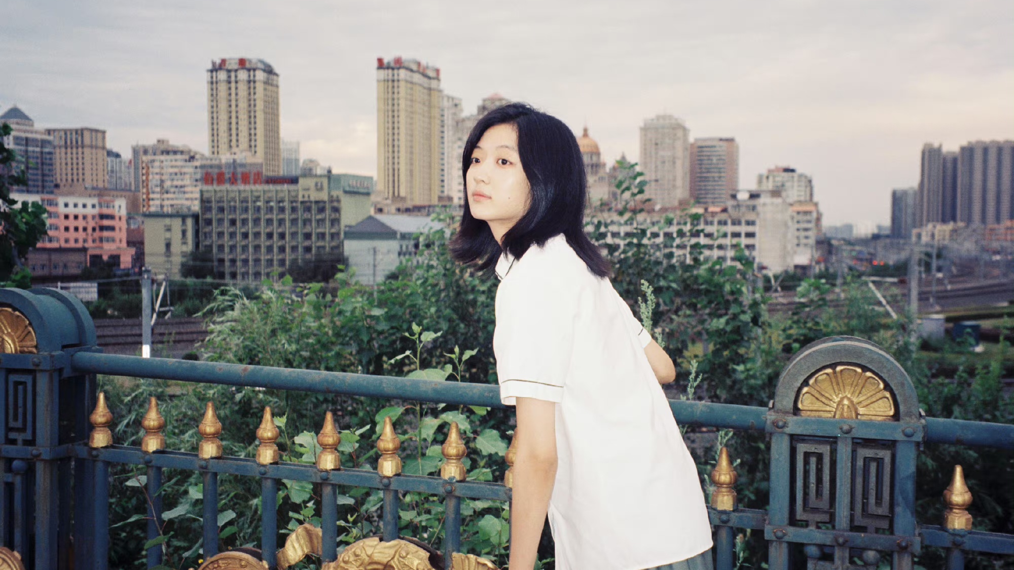 电影《这么多年》提前定档:李燃陈见夏,他是她唯一的救赎