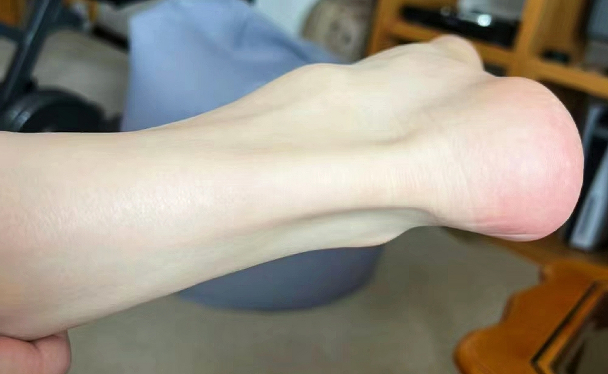 美少女的脚底板哟#足控# #大长腿美女