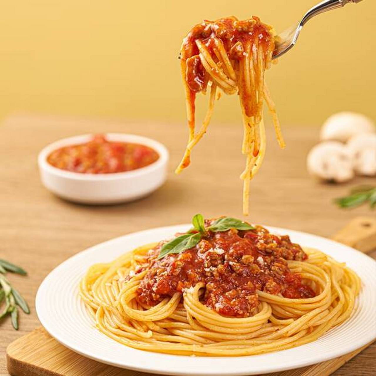 小熊驾到番茄肉酱意大利面,是一款专为儿童设计的意面,也是家庭方便