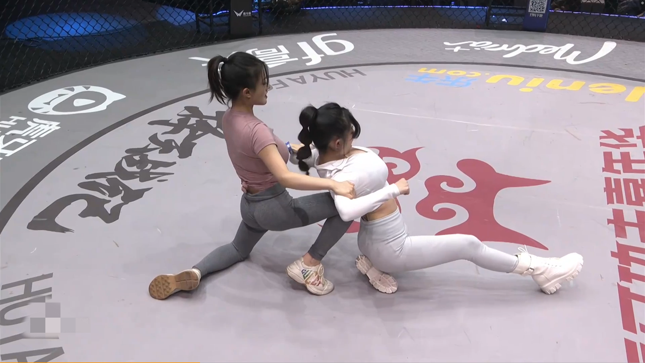 星球大战?古阿扎对阵小野马场面失控,激烈碰撞却被质疑在作秀