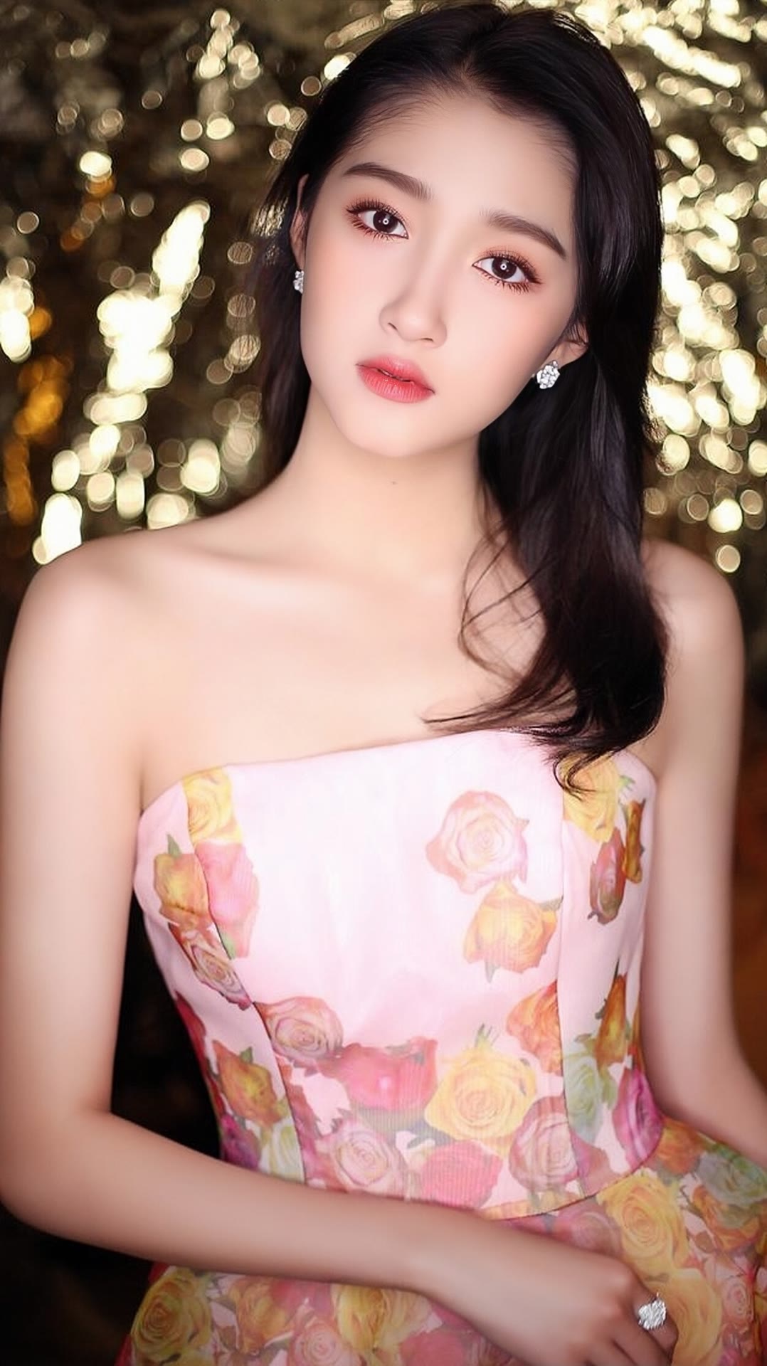 演员关晓彤,1997年出生于北京市的一个艺术世家,著名童星