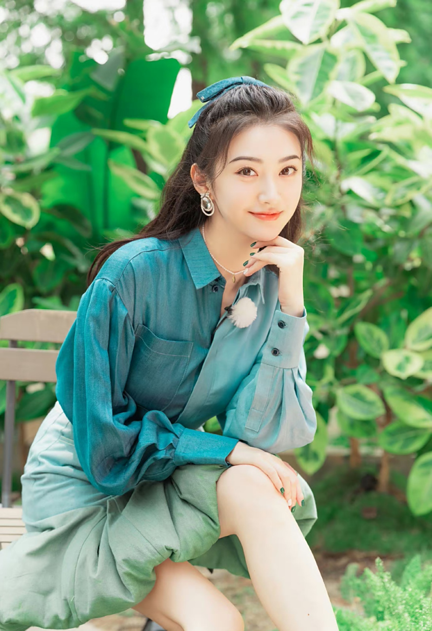 景甜# 骨子里散发出的娇媚,清纯甜美的容颜,白皙水嫩的肌肤,婀娜多姿