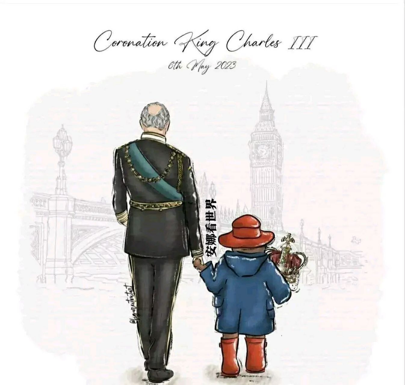 2023年5月6日,帕丁顿熊手捧皇冠,陪同查尔斯三世国王走向加冕礼.