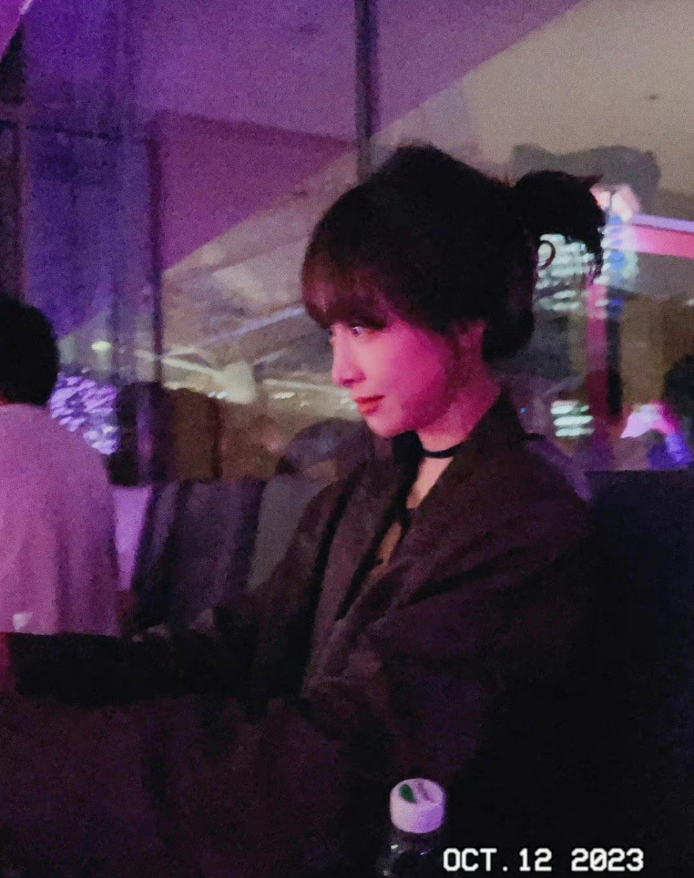 宋茜去了周杰伦演唱会,黑色穿搭好帅啊,一眼就认出来了,什么时候也开