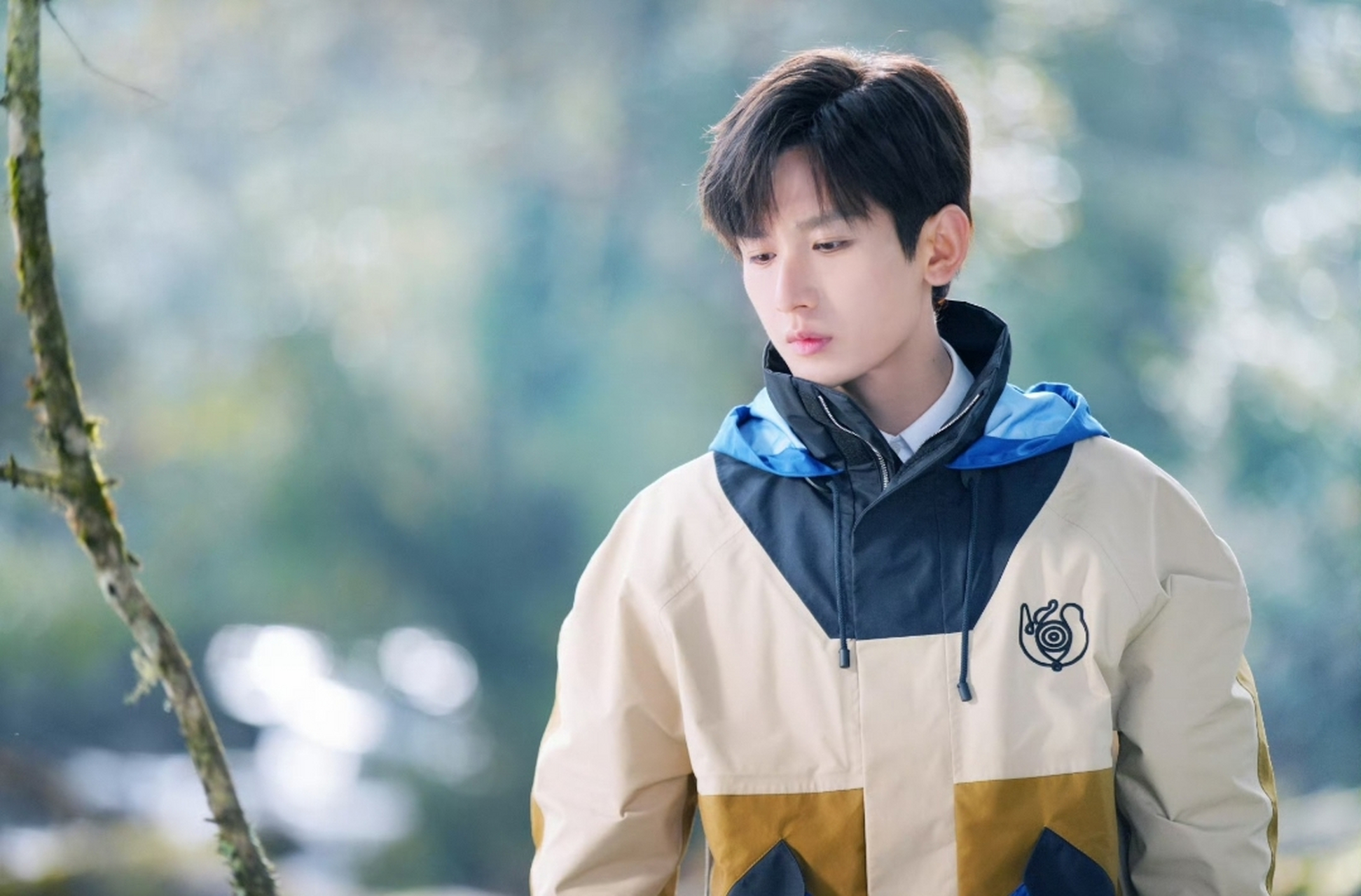 成毅主演#南风知我意#剧照, 傅云深,一面阳光,一面忧郁.