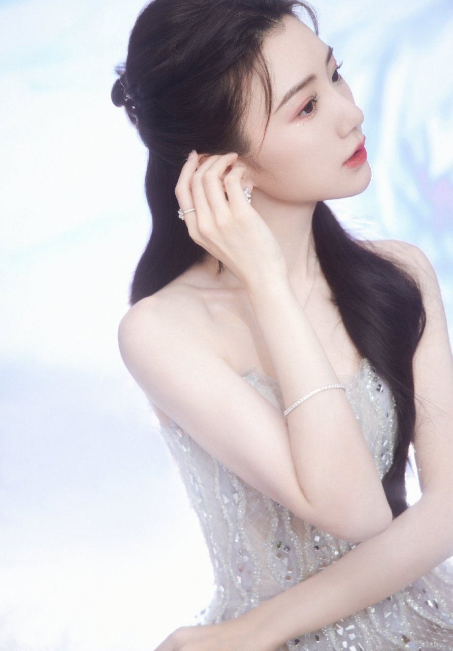 毛晓彤高清壁纸头像(五十五)[小红花]