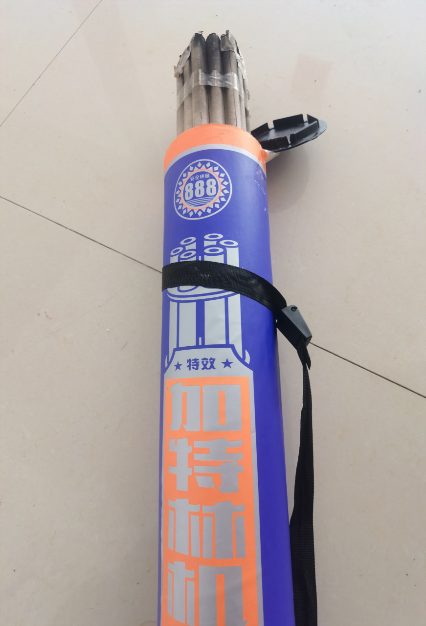 揭秘网红烟花"加特林" 元旦跨年的焰火晚会上,人手一支的网红烟花"