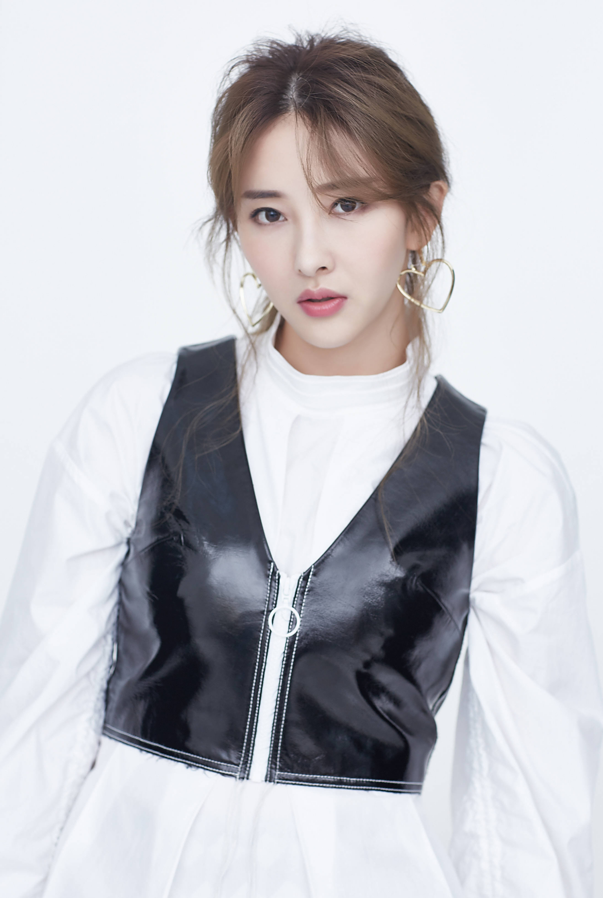 胡丹丹:秀色掩今古,荷花羞玉颜