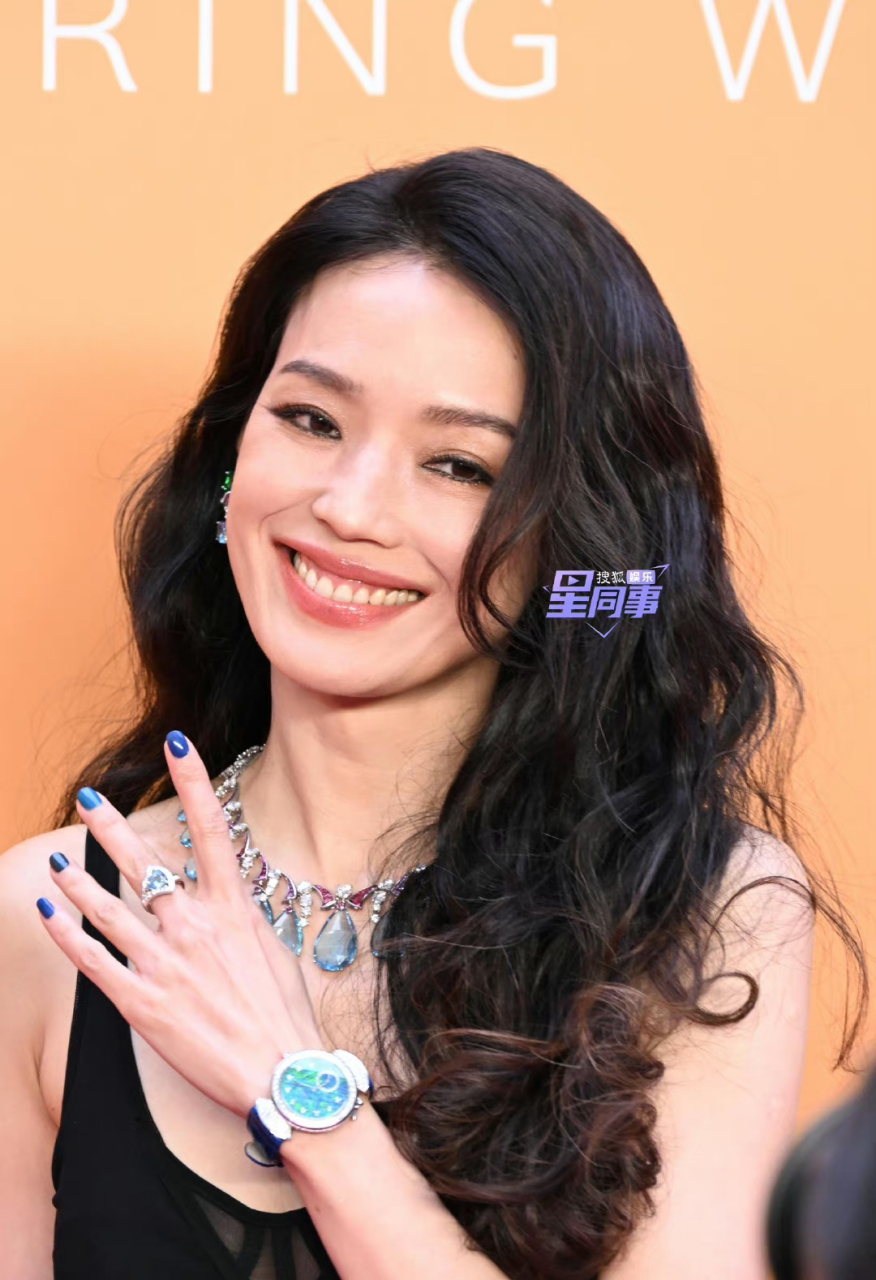 舒淇最新活动生图,真的好喜欢她大气舒展的笑容