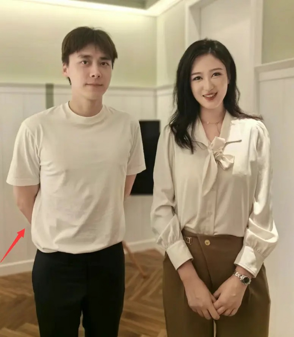 36岁李易峰近况曝光,搂抱美女疑有新恋情,女方高调表白疑官宣 明星的