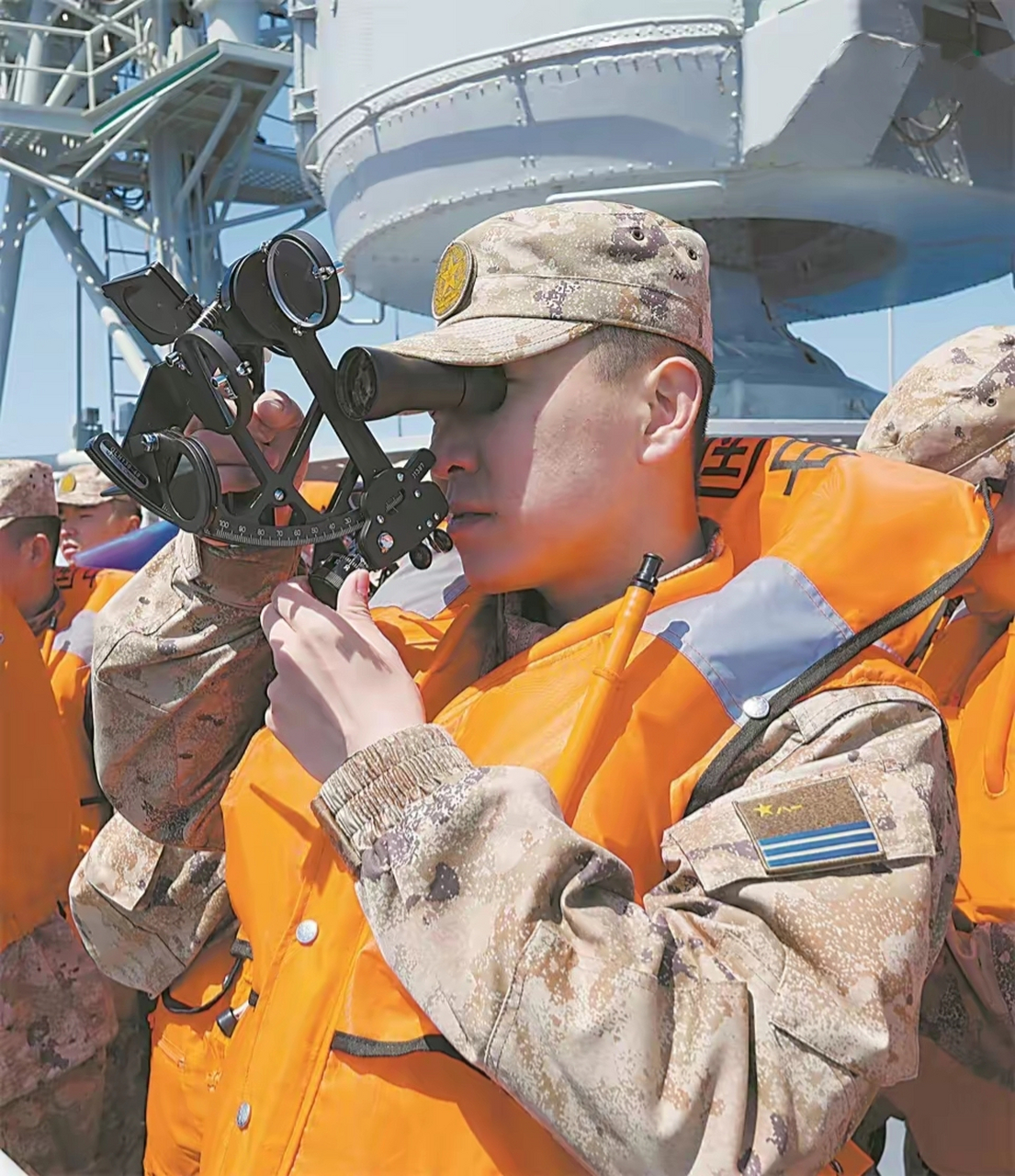 海军大连舰艇学院毕业学员赴黄海某海域开展"铸剑深蓝-2023"海上实战