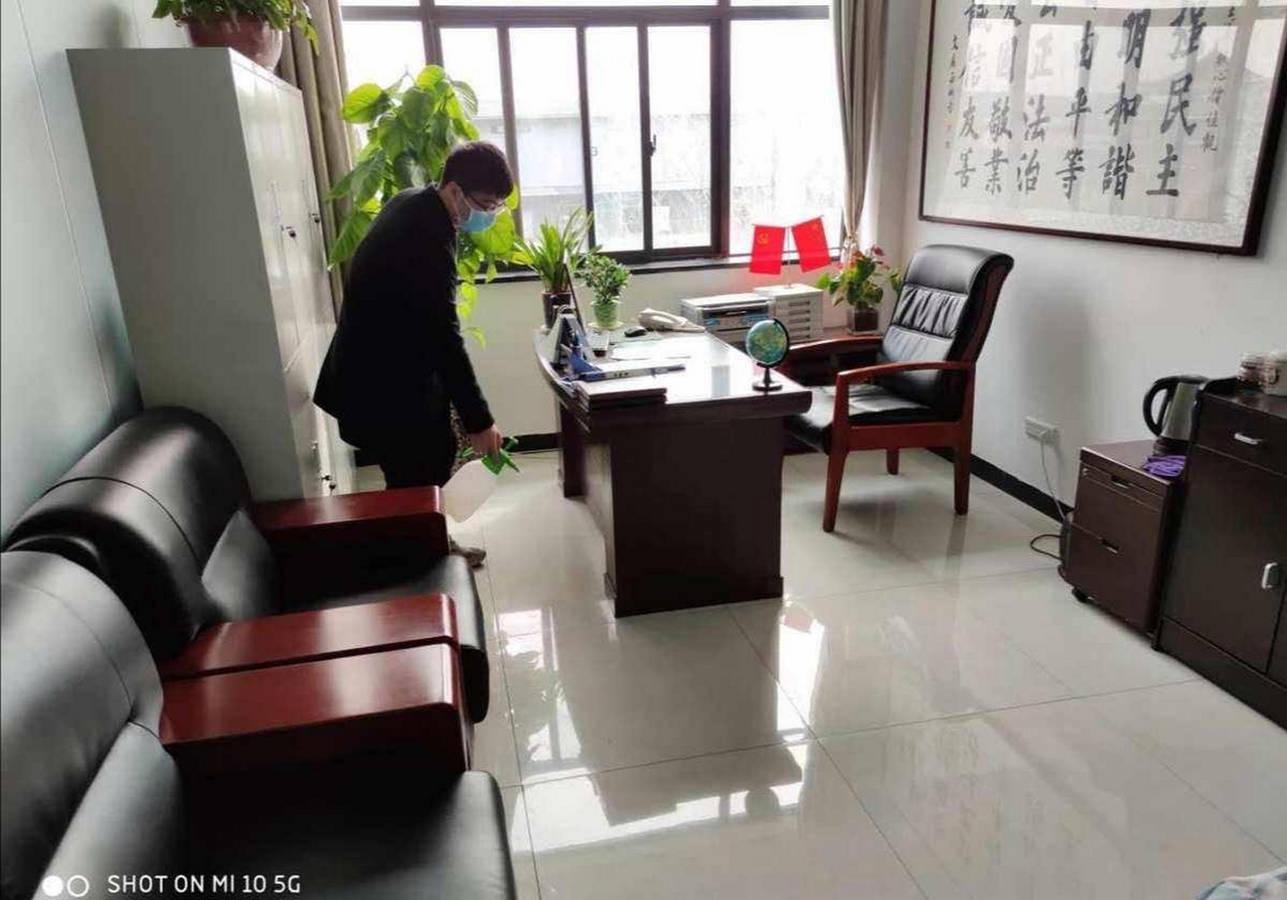 看了政府机关的办公室才知道,为什么每年有那么多人去考公务员了.