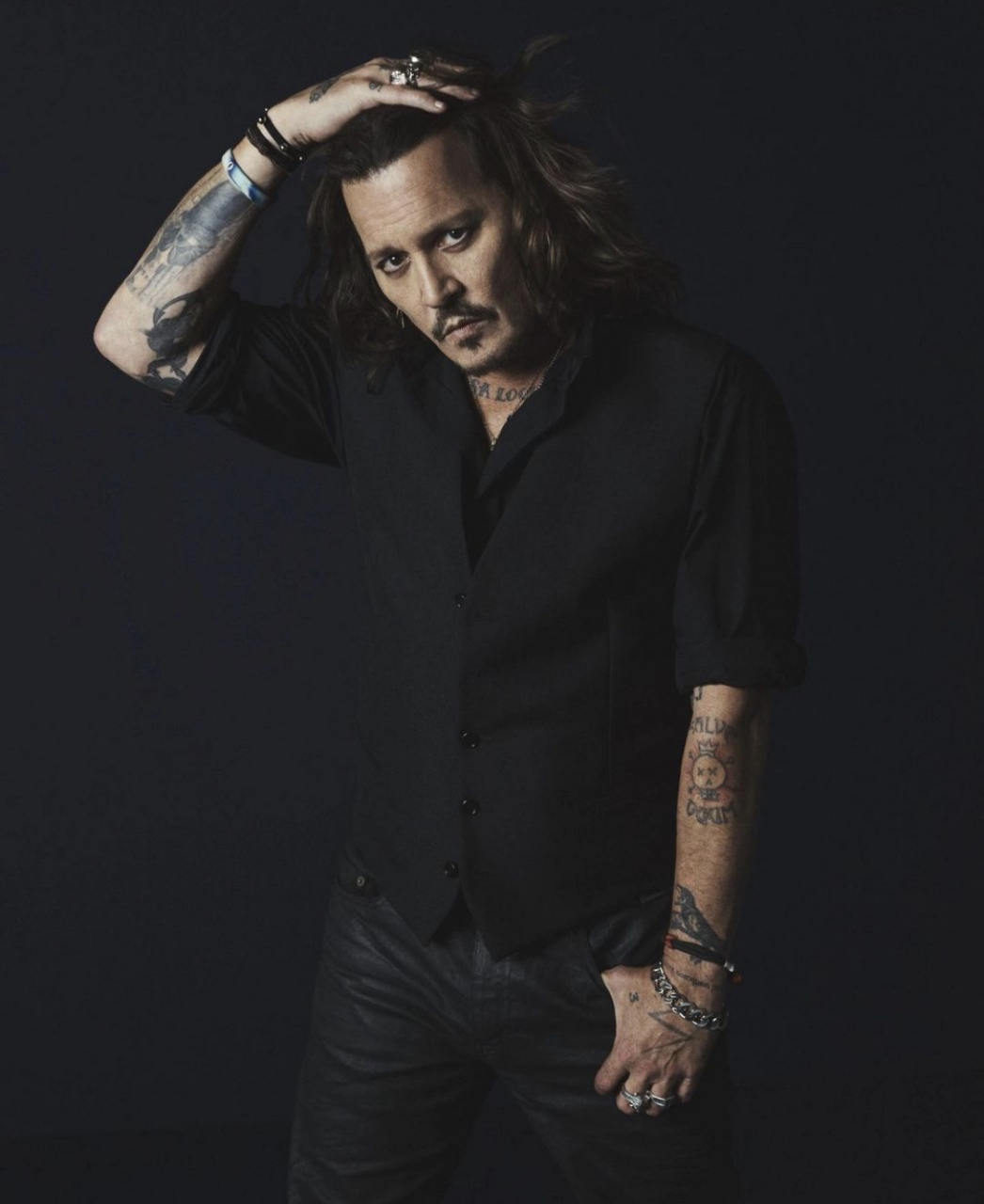 约翰尼德普为迪奥拍的最新的广告大片[亲吻][亲吻][亲吻][亲吻]