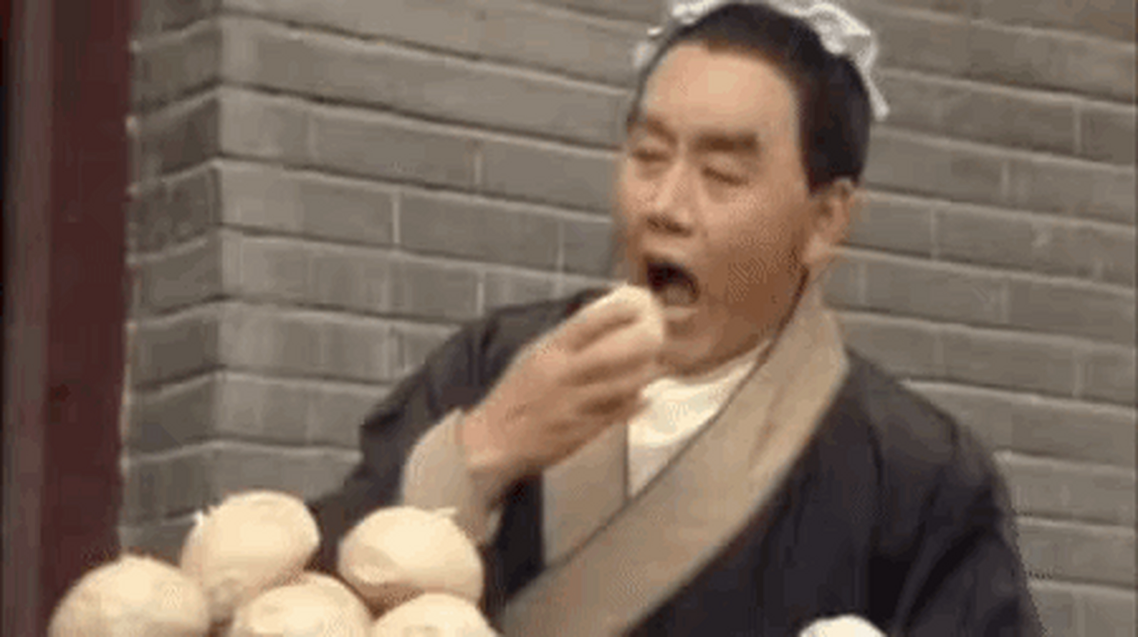 猪八戒吃馒头对比. 八六版一口一个,续集一口一小块. 676767