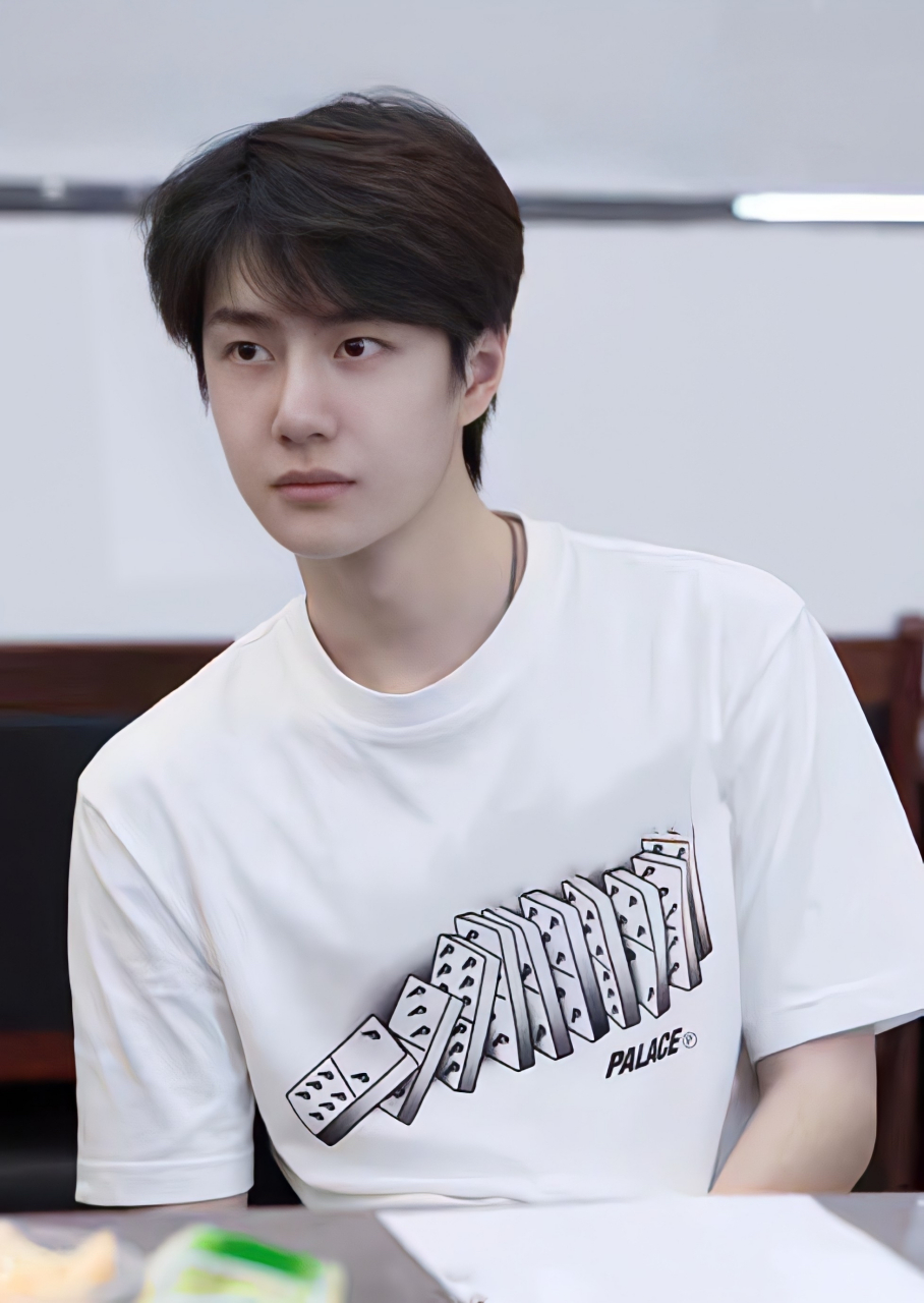 分享我最近收藏的王一博素颜图或者生图,这小伙真俊[大笑]#王一博生图