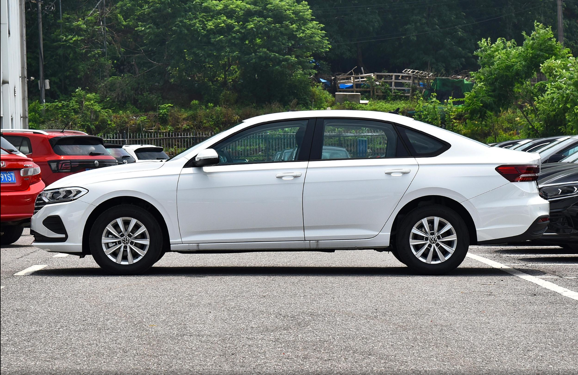 打价格战,不如打品质战,大众朗逸新锐让你刷新市场低价车型认知