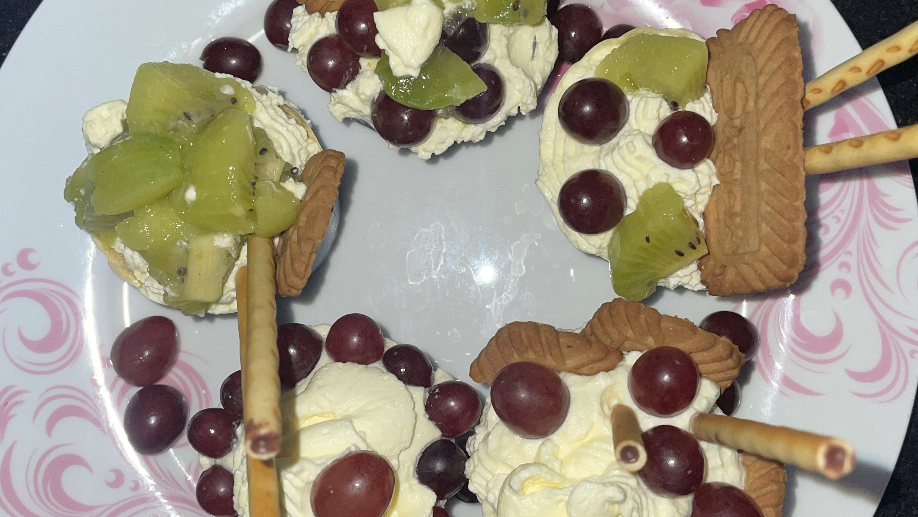 孩子自己制作纸杯蛋糕,美味可口又解压呀