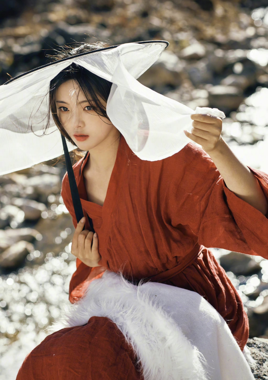 杨超越这一身古装红衣真的也太好看了吧!