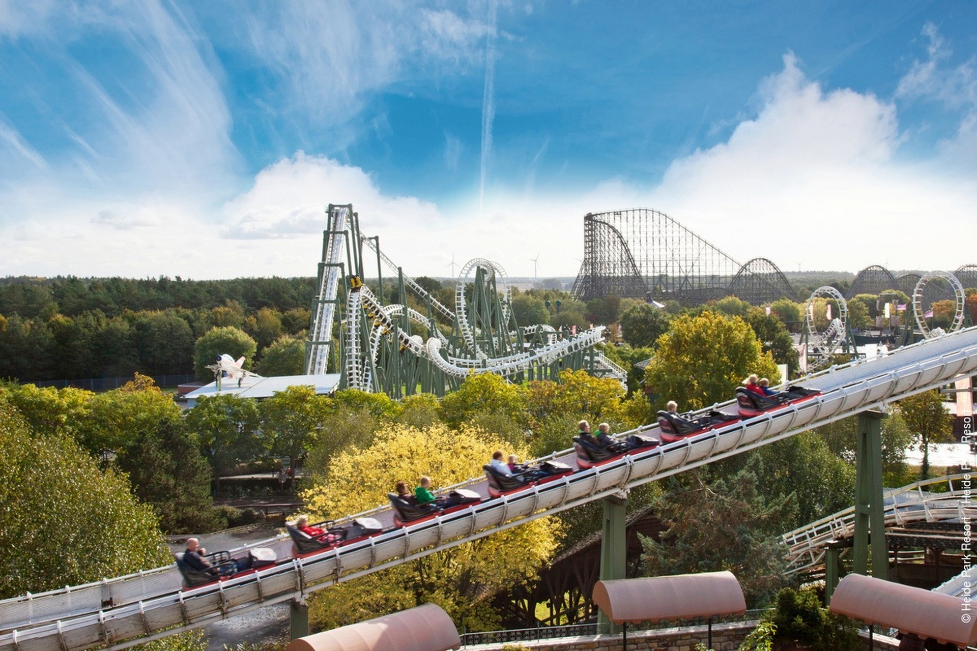 海德公园(heide park)拥有40多个游乐景点,1座粉红猪小妹儿童主题乐园